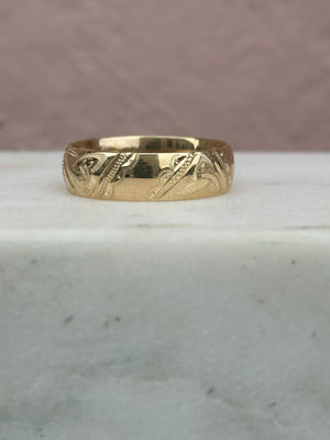 Celtic Gold Band Trinity Knot