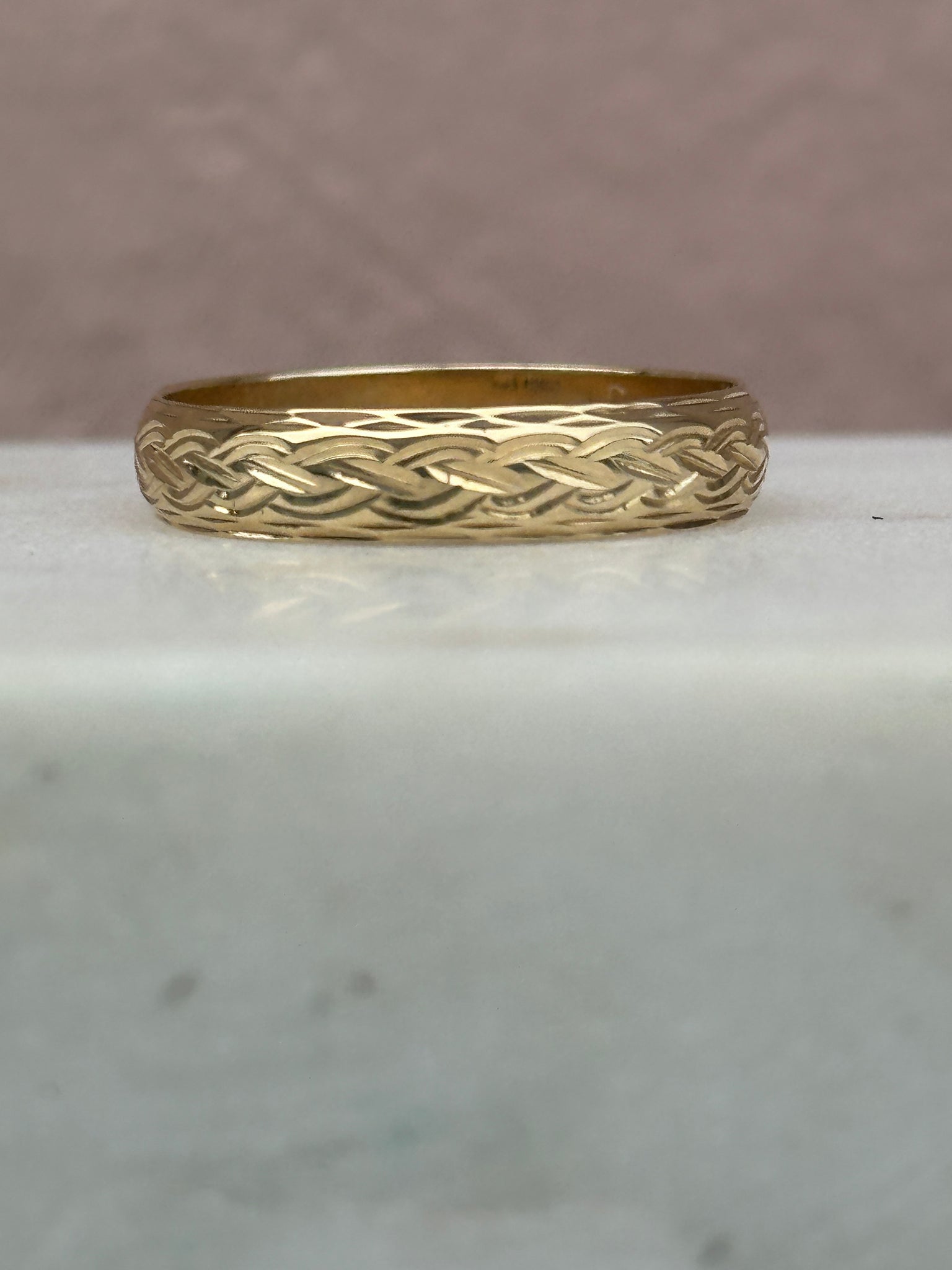 Celtic Gold Band Knot Design