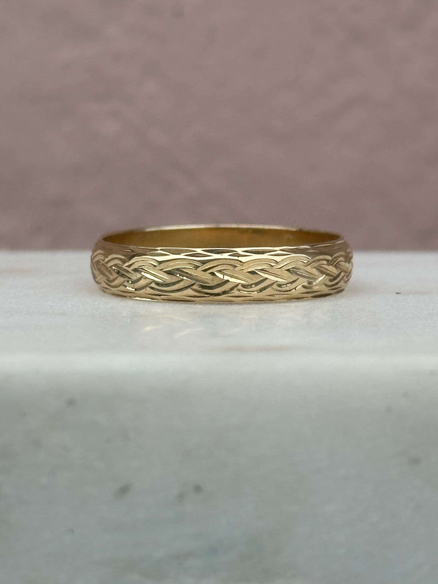 Celtic Gold Band Knot Design