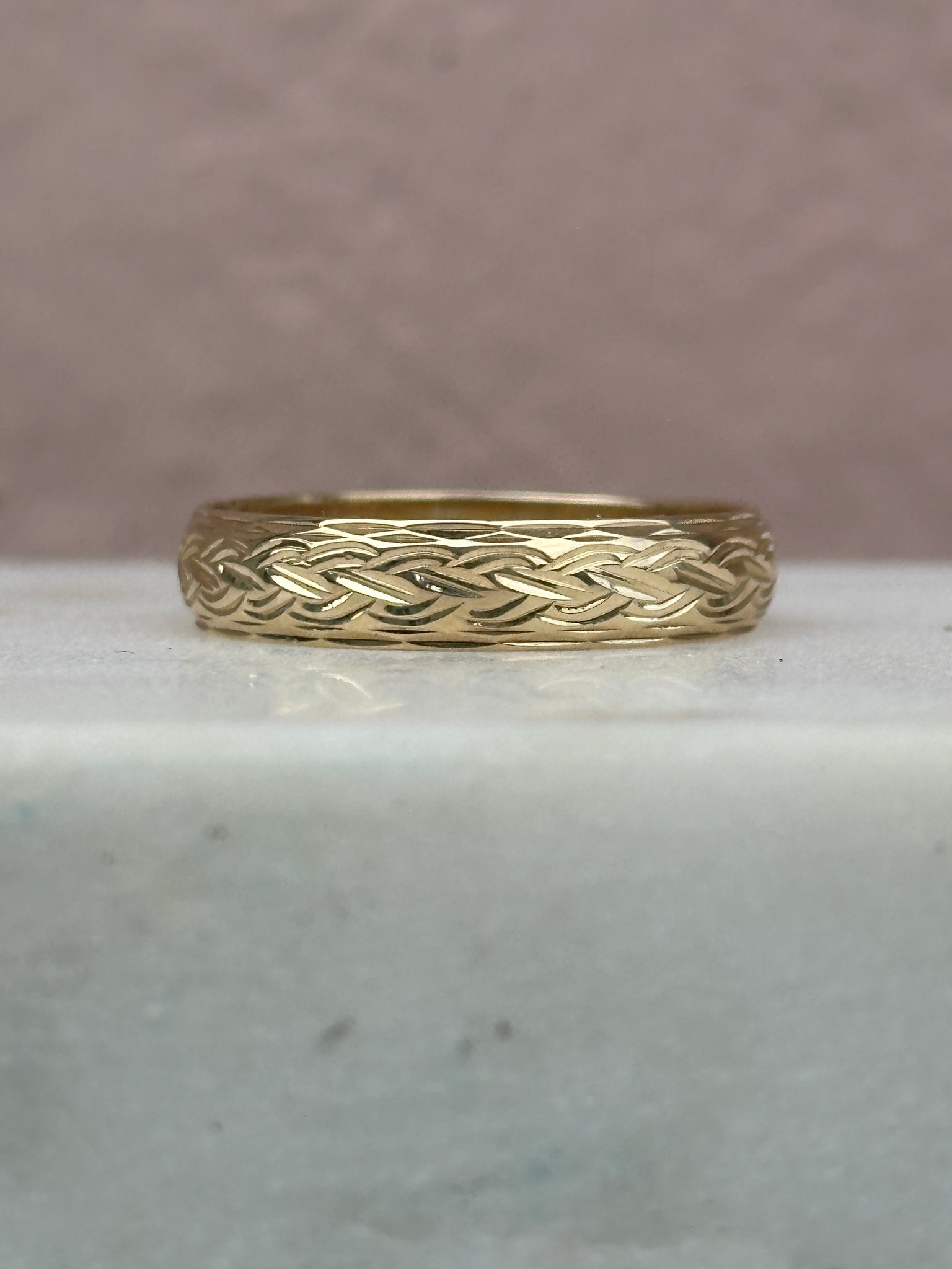 Celtic Gold Band Knot Design