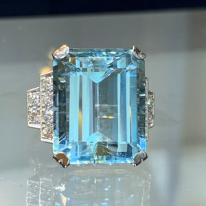 Vintage 17.68 carat aquamarine. Ring